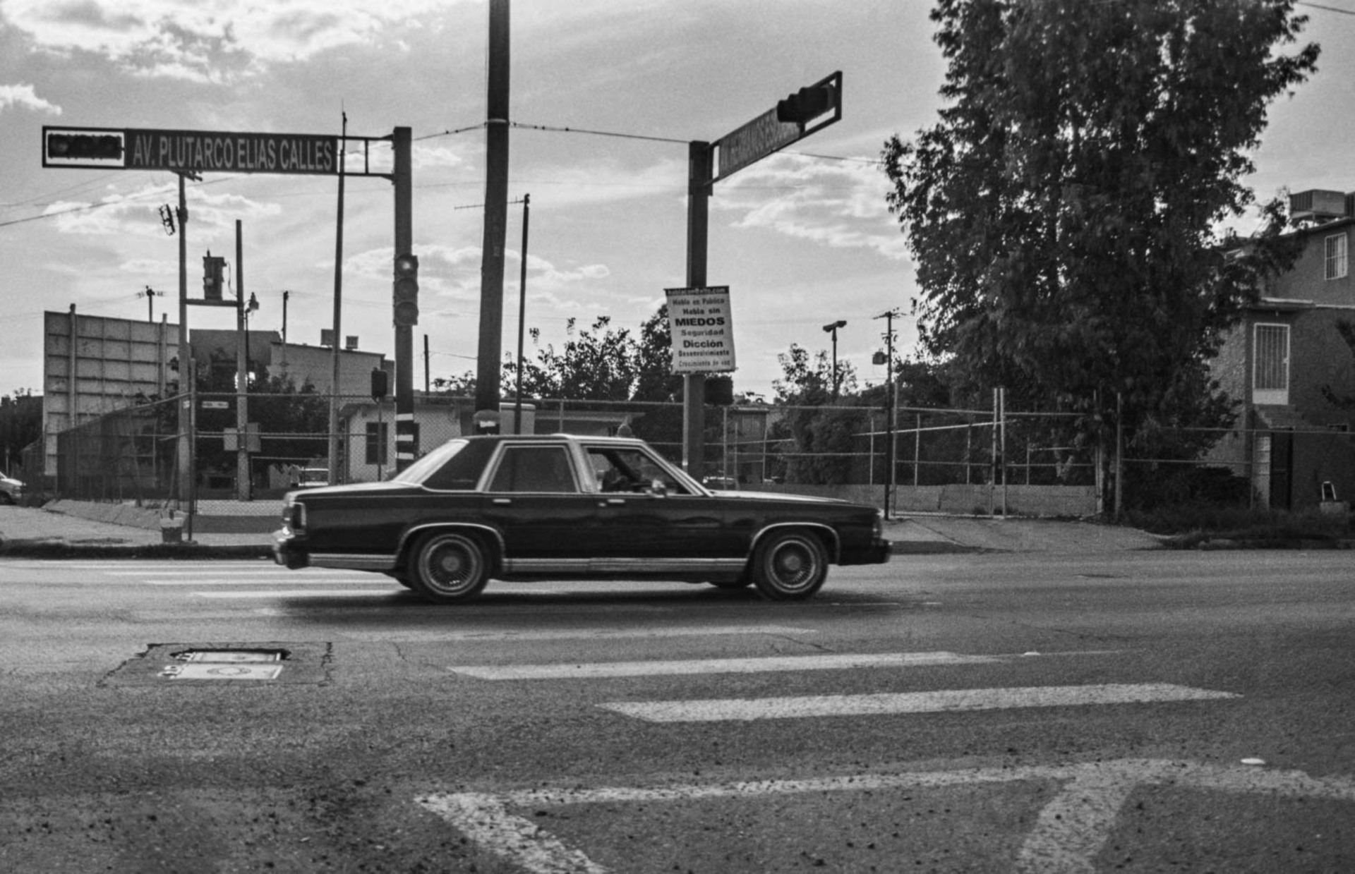 Fotografía de la serie preludio, película negativa monocromática de 35 milímetros enmarcado entre 2004 y 2005 en Ciudad Juárez, Chihuahua